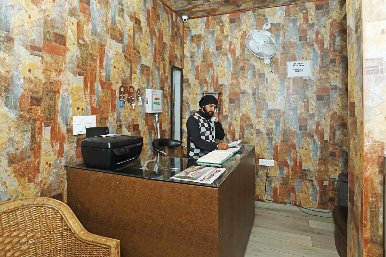 Hotel Saptrishi Rishīkesh Extérieur photo