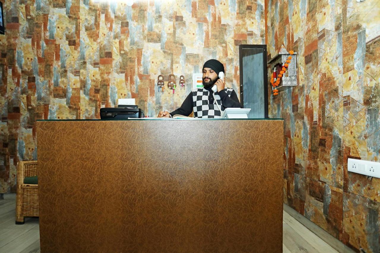 Hotel Saptrishi Rishīkesh Extérieur photo